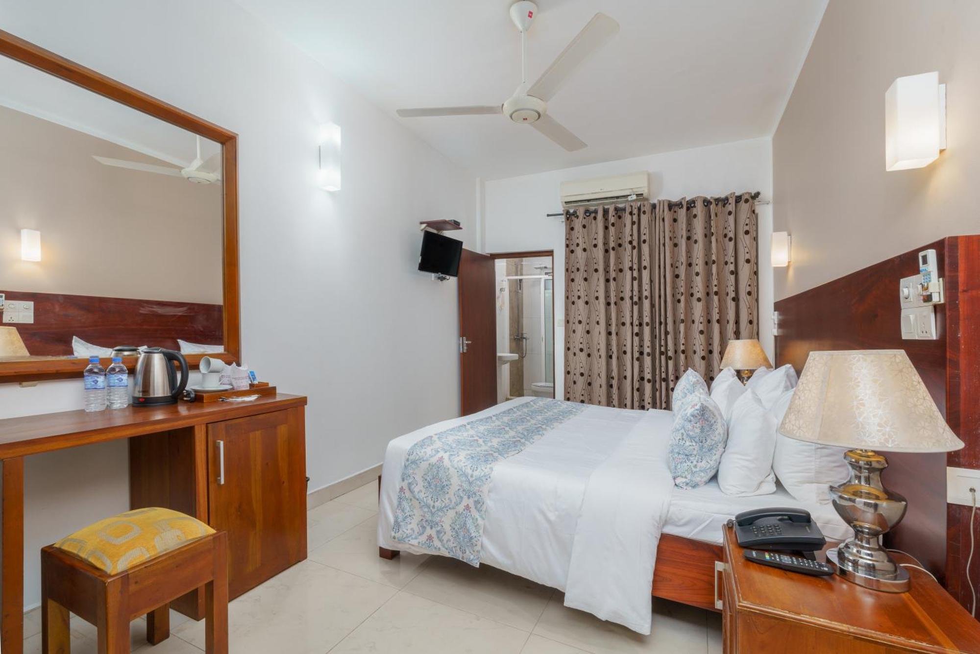 Hotel Travellers Nest Kandy Ngoại thất bức ảnh