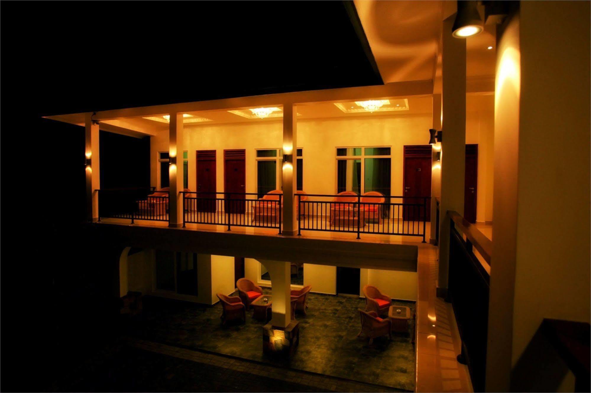 Hotel Travellers Nest Kandy Ngoại thất bức ảnh