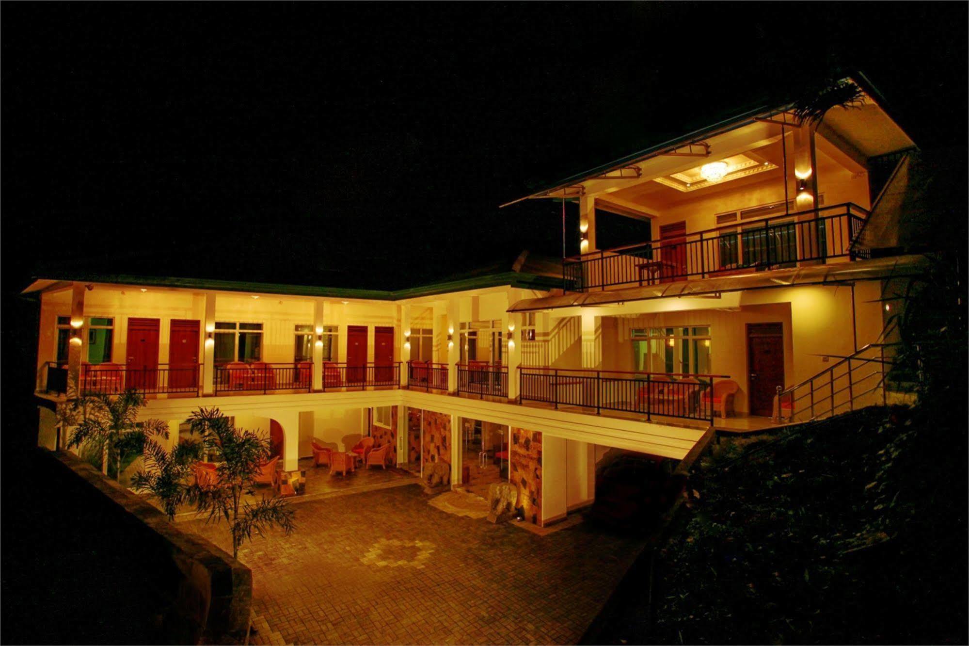Hotel Travellers Nest Kandy Ngoại thất bức ảnh