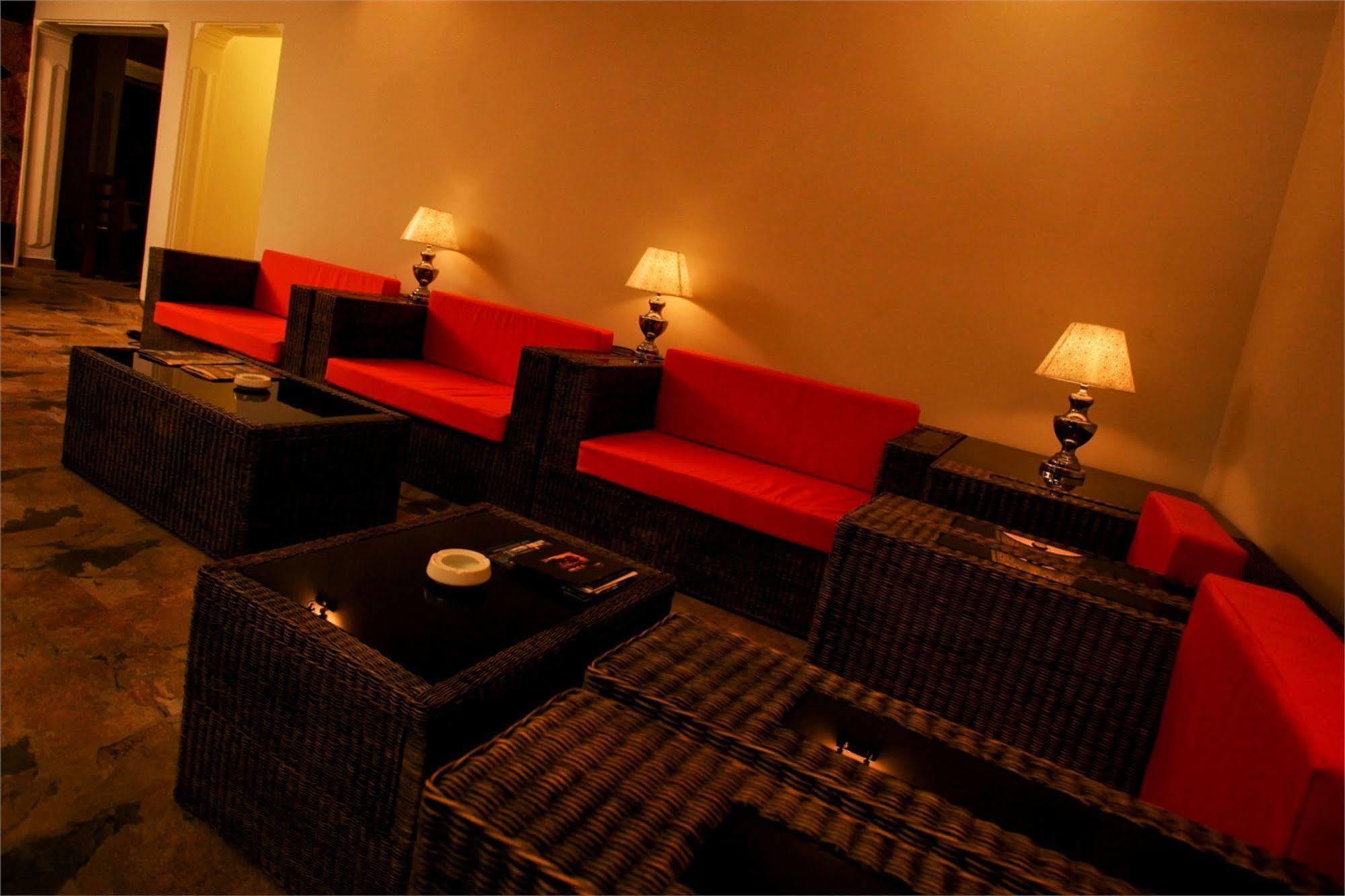Hotel Travellers Nest Kandy Ngoại thất bức ảnh