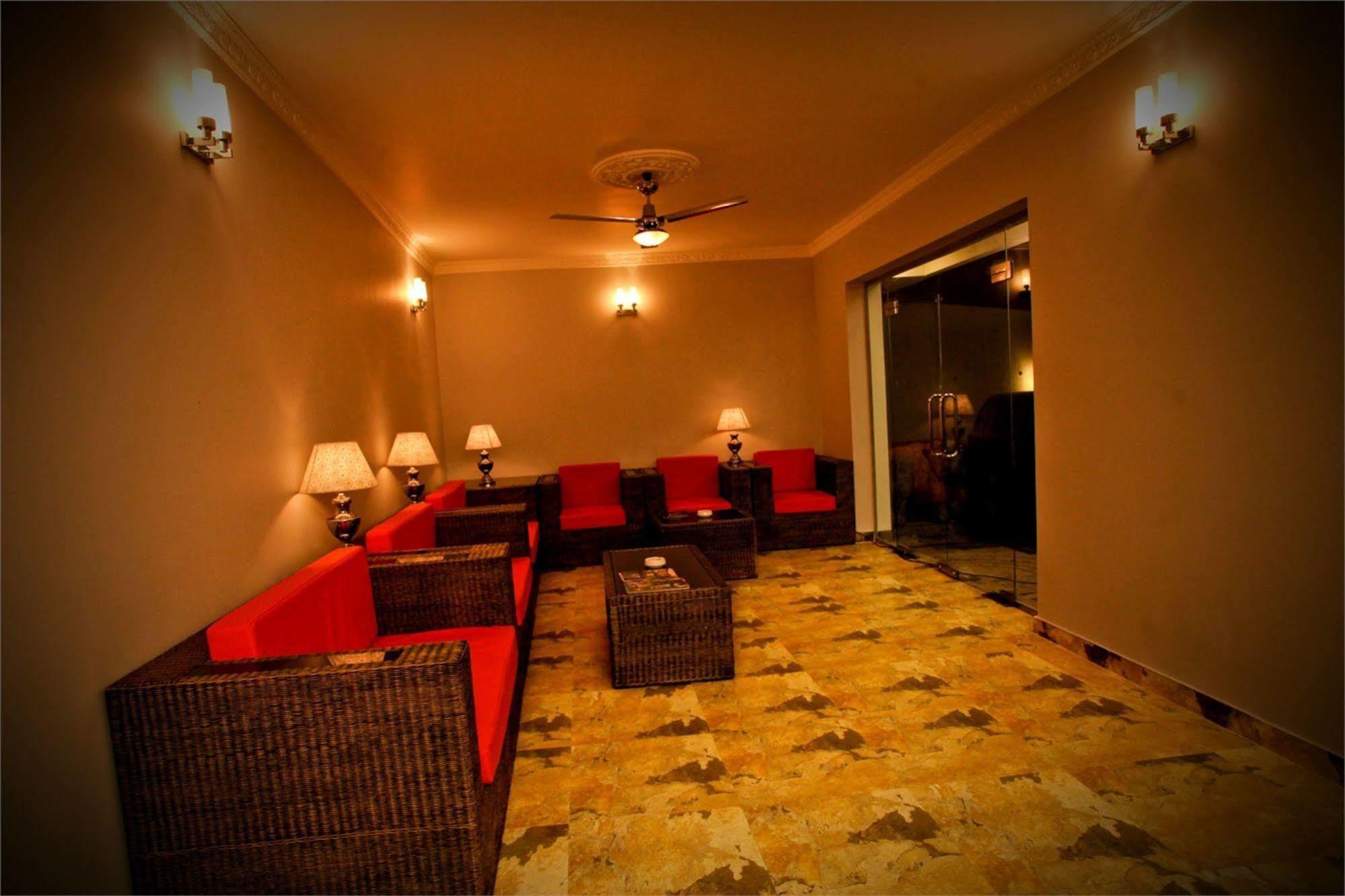 Hotel Travellers Nest Kandy Ngoại thất bức ảnh