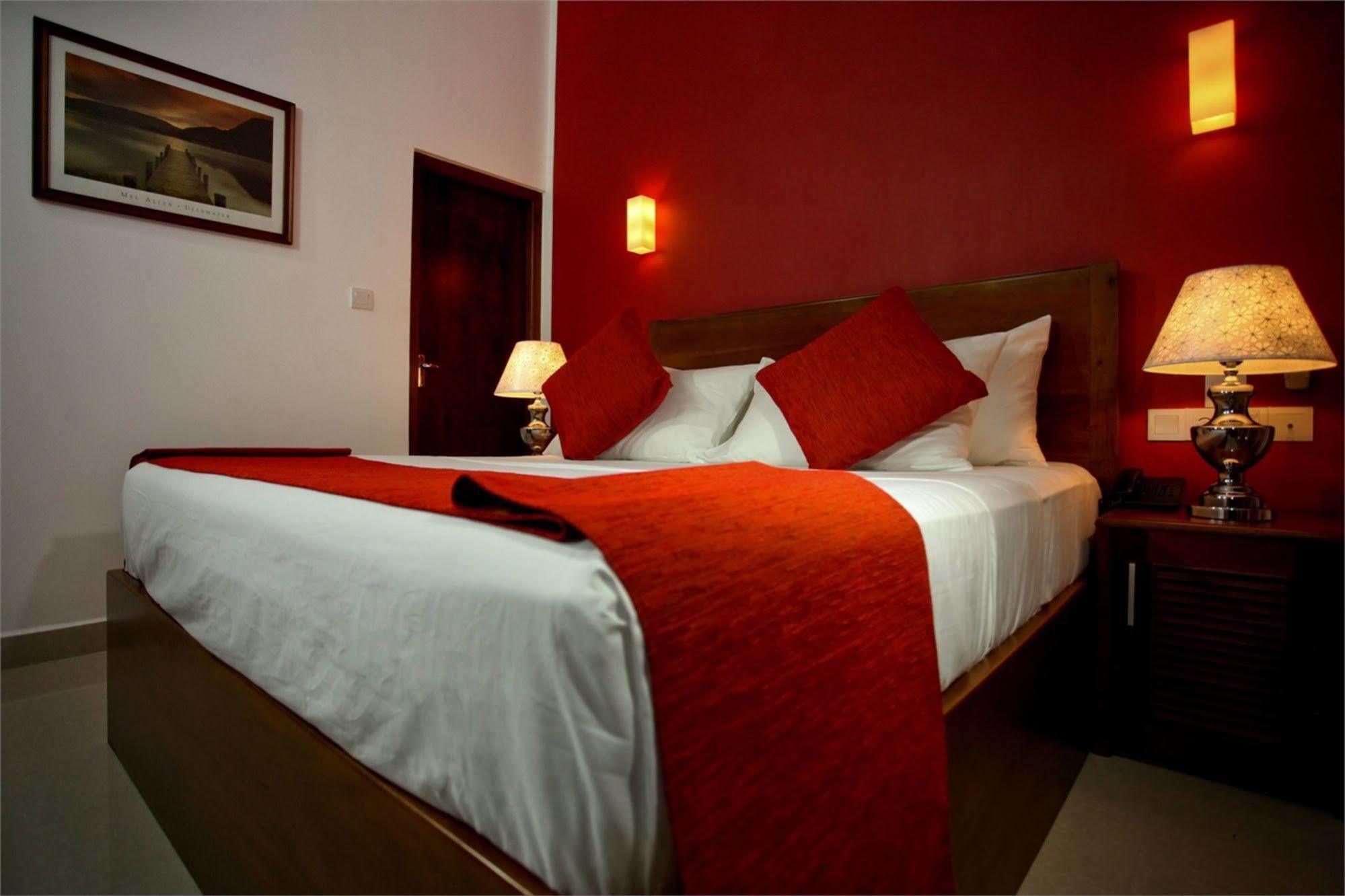 Hotel Travellers Nest Kandy Ngoại thất bức ảnh